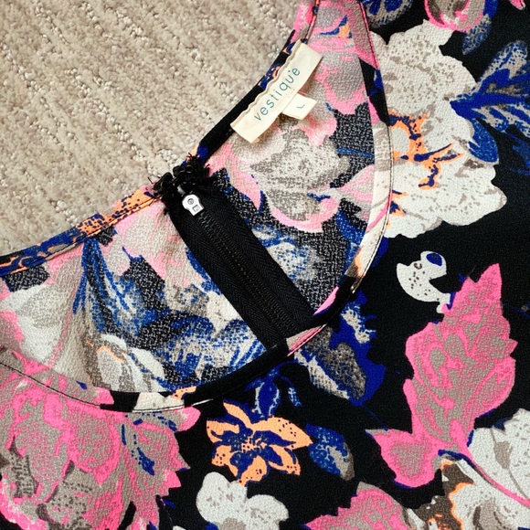 Floral Cropped Blouse with Mesh Detail - Picture 5 of 5